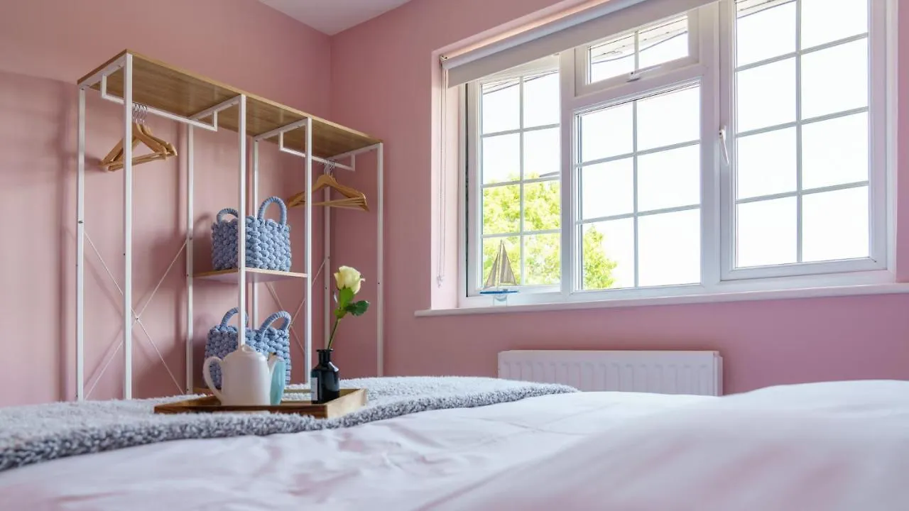Spacious & Charming Apartment By The New Forest Ringwood